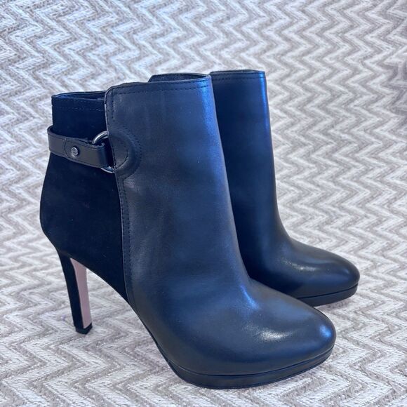 ANTONIO MELANI Shoes - Antonio Melani Women’s Knightlee Black Leather Suede Stiletto Ankle Booties